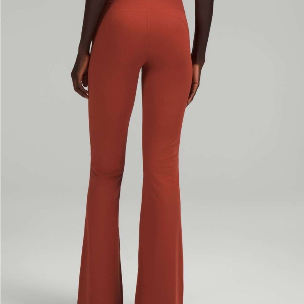 ✨Lululemon Groove Super-High-Rise
Flared Pant Nulu Cayenne size 6